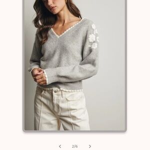Forte Gray V-Neck Sweater with White Floral Accents